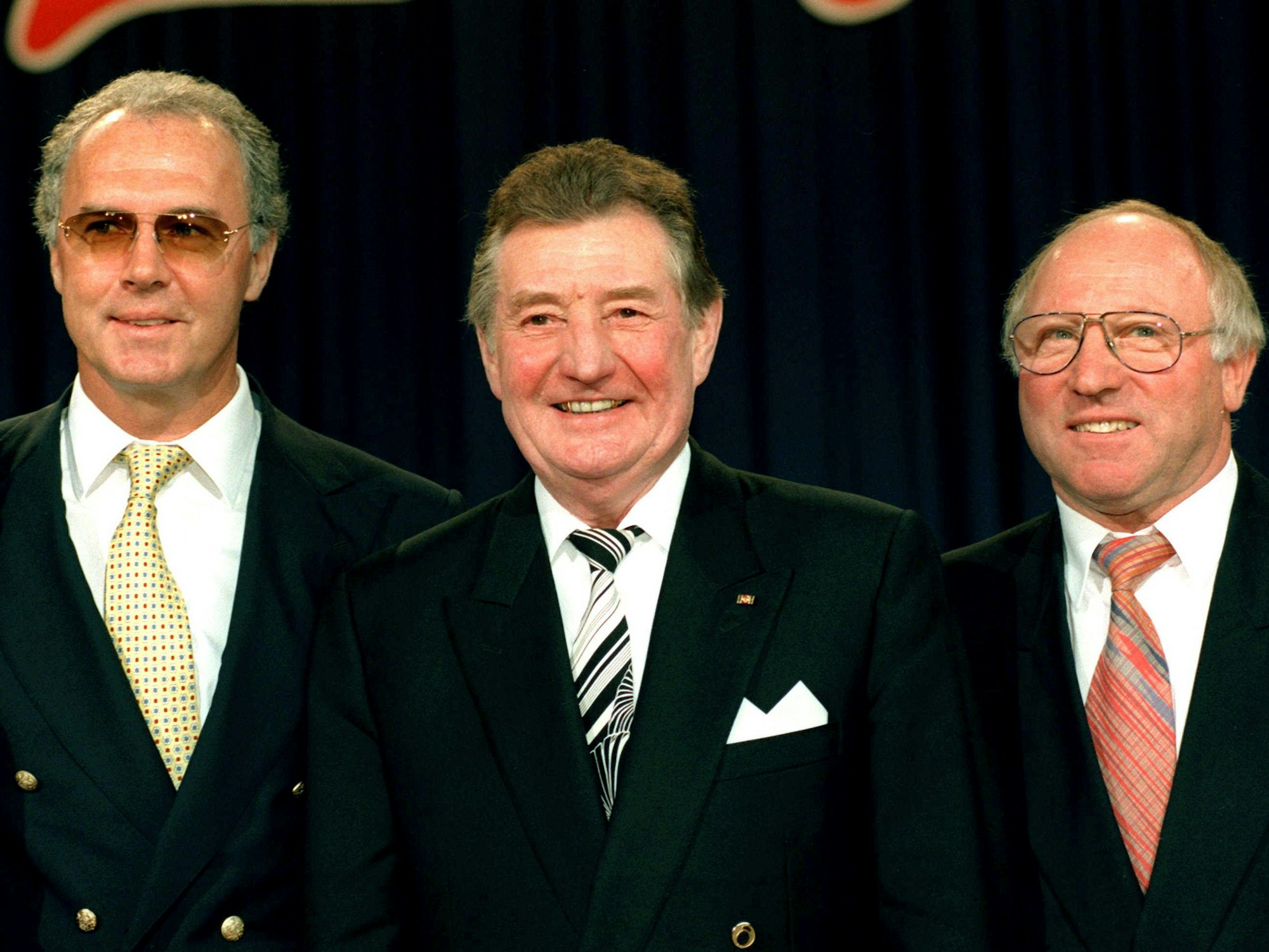 Drei Ehrenspielführer der deutschen Nationalmannschaft unter sich: Bayern-Präsident Franz Beckenbauer, Fritz Walter und HSV-Präsident Uwe Seeler.