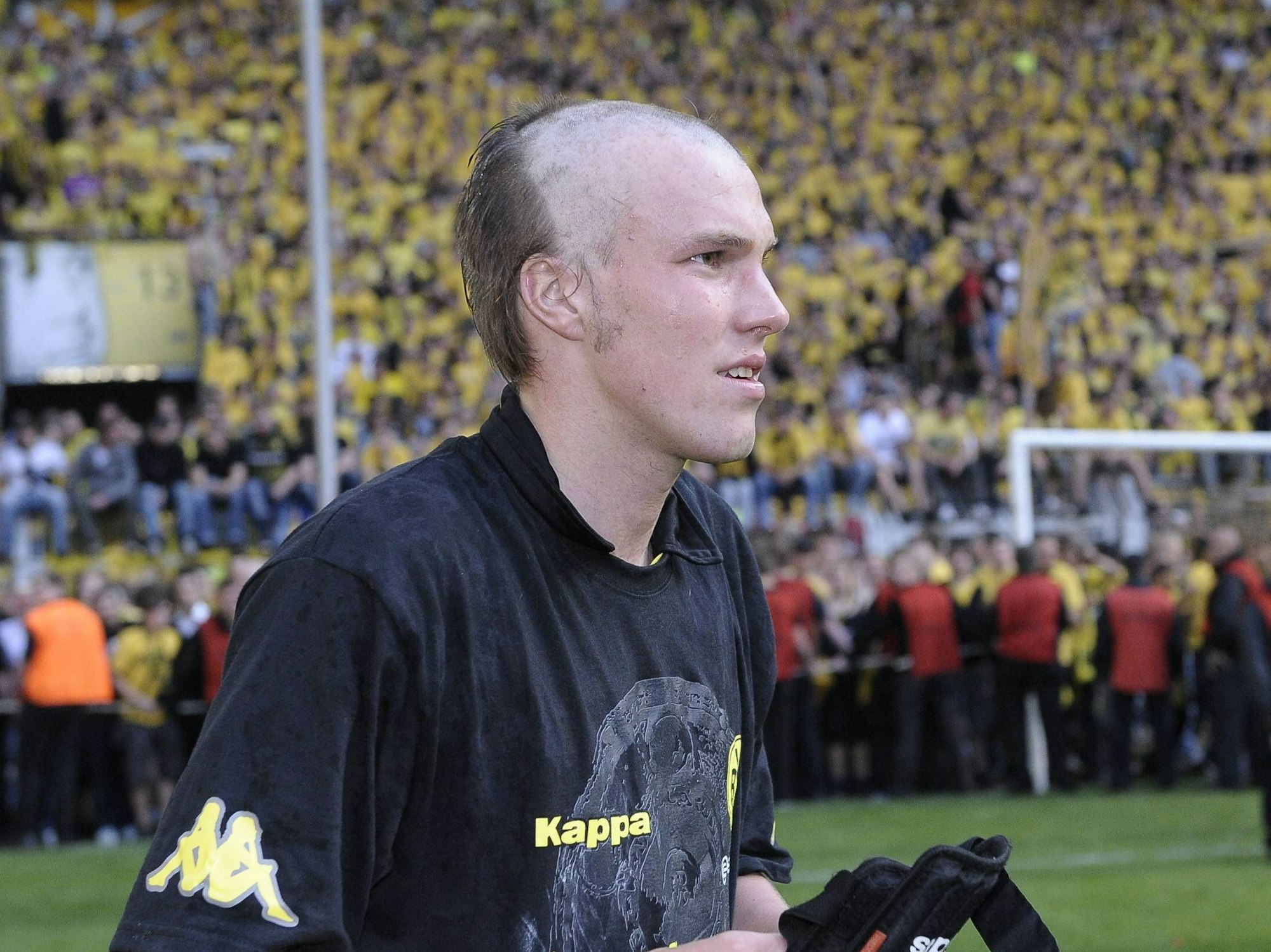 Kevin Großkreutz hat sich anlässlich der Meisterschaft mit dem BVB die Haare abgeschnitten – allerdings nur vorne.