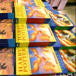 Ausgaben der Harry-Potter-Bände liegen in einer Bücherhandlung, bei der Aufnahme handelt es sich um ein Symbolfoto von Juli 2007.