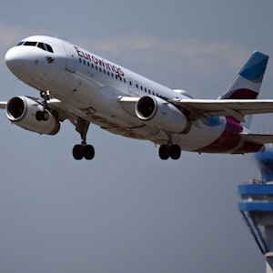 Ein Airbus der Eurowings startet auf dem Konrad-Adenauer-Flughafen Köln-Bonn.