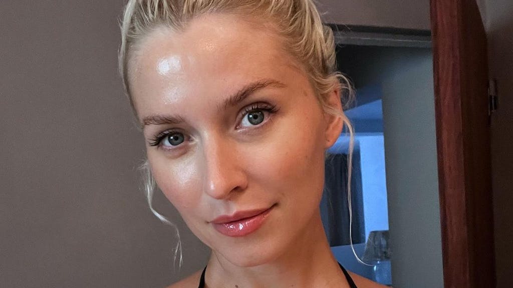 Lena Gercke, hier auf einem Instagram-Selfie vom Juli 2022, zeigt sich im Familien-Urlaub ihren Fans im knappen Bikini.