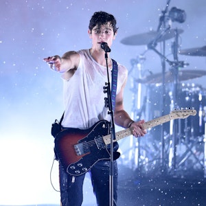 Shawn Mendes spielt „In My Blood“ auf der Bühne bei den MTV Video Music Awards in der Radio City Music Hall.