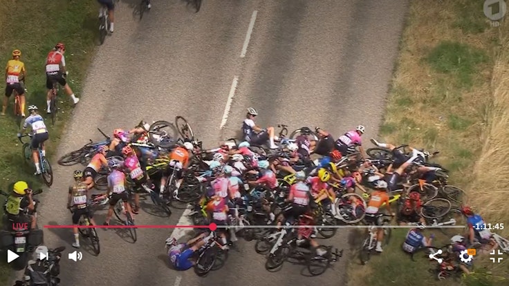 Rund 30 Fahrerinnen stürzen auf der 5. Etappe der Tour de France.