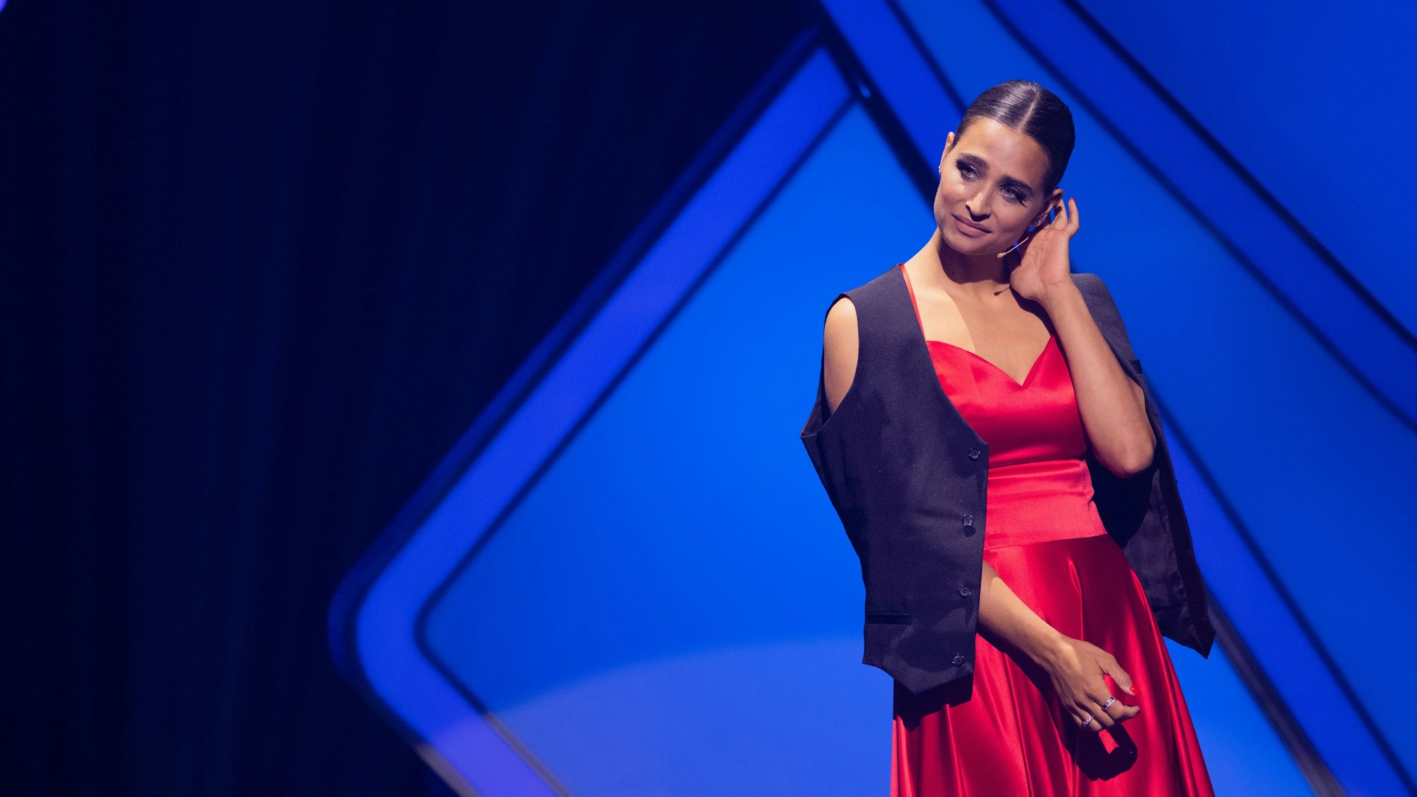 Amira Pocher, Moderatorin, steht in der RTL-Tanzshow «Let's Dance» im Coloneum.