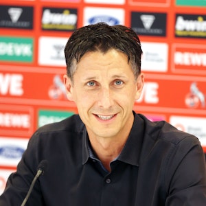 Christian Keller auf der Pressekonferenz vor dem Spiel gegen Jahn Regensburg