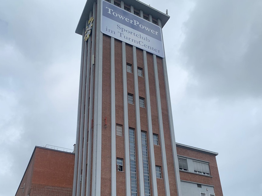 Der Siegburger Turm, in dem sich die Klangfabrik befindet.