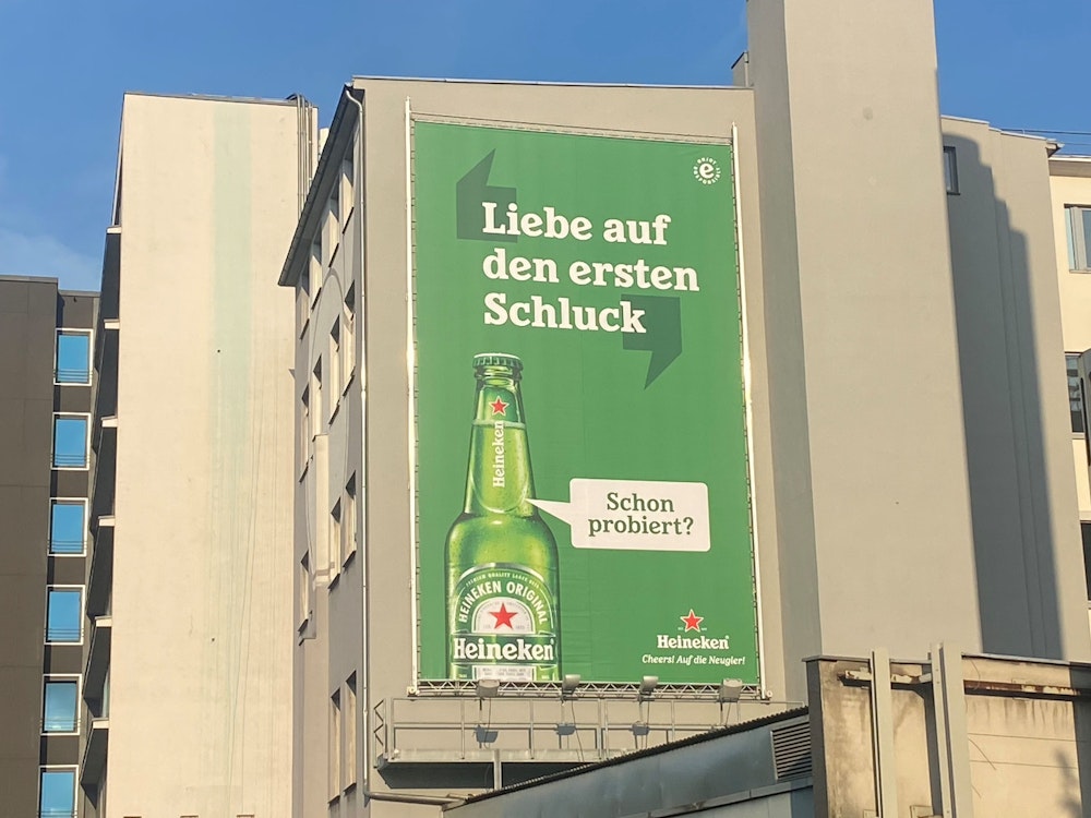 Plakat von Heineken in der Kölner Innenstadt, aufgenommen am 1. August.
