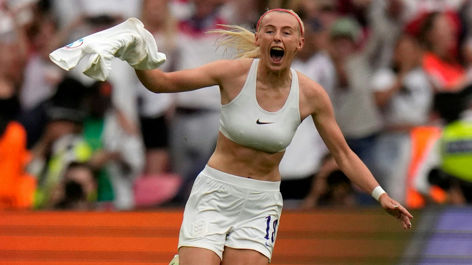 Englands Torschützin Chloe Kelly bejubelt ihren Siegtreffer im EM-Finale 2022 gegen Deutschland.