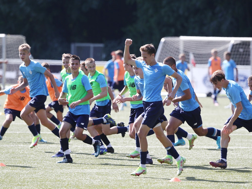 Die Nachwuchs-Kicker von Dynamo Kyjiw trainierten am Montag (8. August 2022) am Geißbockheim.