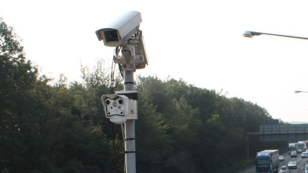 Eine Autobahnkamera an der A1 zwischen Remscheid und Wermelskirchen. Auch diese Kamera ist weiterhin außer Betrieb.