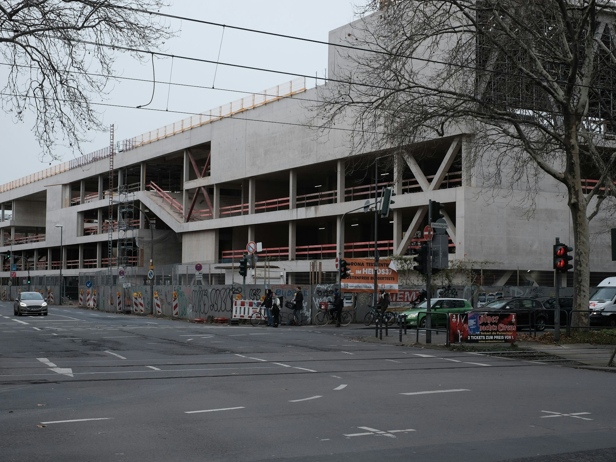 Die Baustelle der Helios-Schulen am 10. Dezember 2021 in Köln-Ehrenfeld.