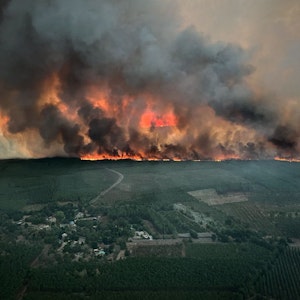 TOPSHOT - This handout photograph released by Service departemental d'incendie et de secours (SDIS 33) on August 9, 2022, shows an aerial view of a forest fire area near Saint-Magne, south-western France. (Photo by Handout / SDIS 33 / AFP) / RESTRICTED TO EDITORIAL USE - MANDATORY CREDIT "AFP PHOTO/SDIS 33" - NO MARKETING - NO ADVERTISING CAMPAIGNS - DISTRIBUTED AS A SERVICE TO CLIENTS