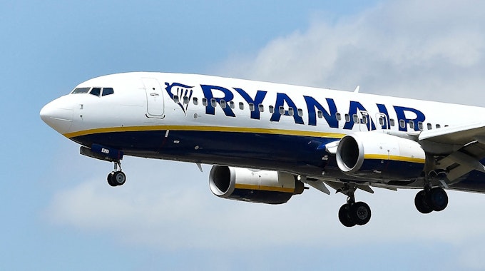 Ryanair will sich vom unteren Preissegment verabschieden. Unser Foto zeigt eine Ryanair-Maschine im Landeanflug.