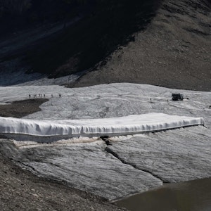 Über dem Zanfleuronpass auf rund 2800 Metern Höhe sei noch 2012 eine Eisdicke von 15 Metern gemessen worden.