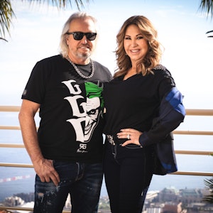 Carmen Geiss und ihr Mann Robert, hier bei einem Fototermin für ihre Show „Die Geissens – Eine schrecklich glamouröse Familie!“, verwöhnen ihre Fans mit zahlreichen Instagram-Beiträgen.