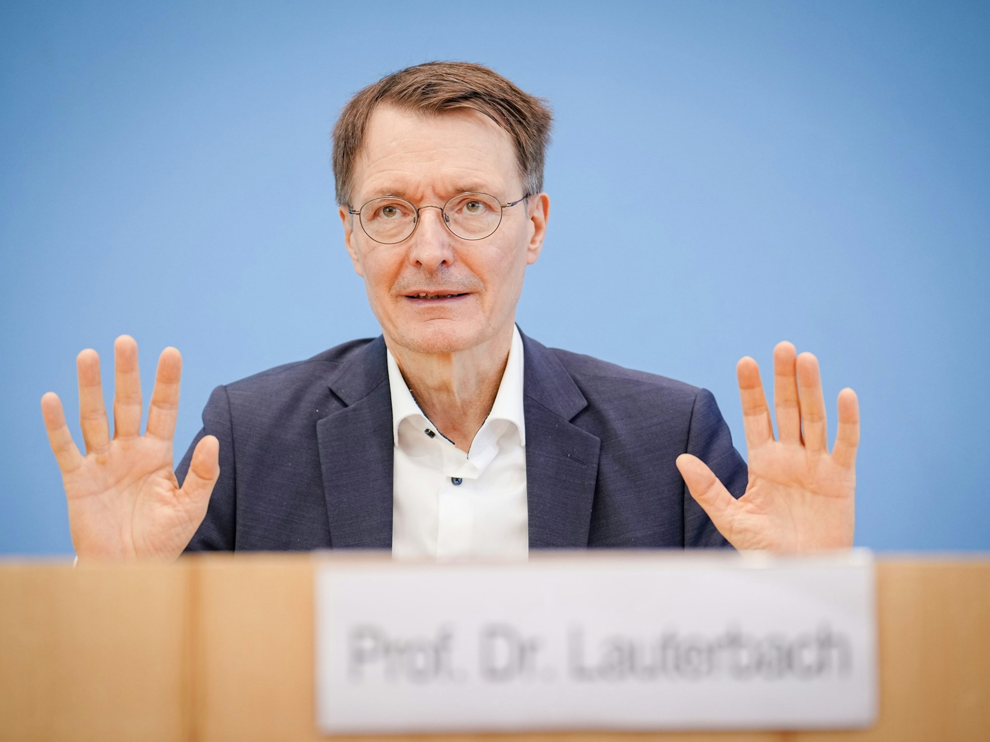 Karl Lauterbach (SPD), Bundesminister für Gesundheit, gibt am 12. August eine Pressekonferenz zur Corona-Lage.