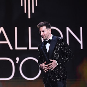 Lionel Messi im Glitzeranzug.