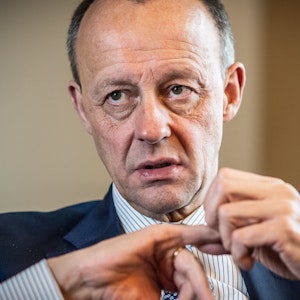 Friedrich Merz, Kandidat für das Amt des CDU Bundesvorsitzenden, aufgenommen bei einem Interview mit der dpa Deutsche Presse-Agentur in seinem Büro Jakob-Kaiser Haus im Deutschen Bundestag.