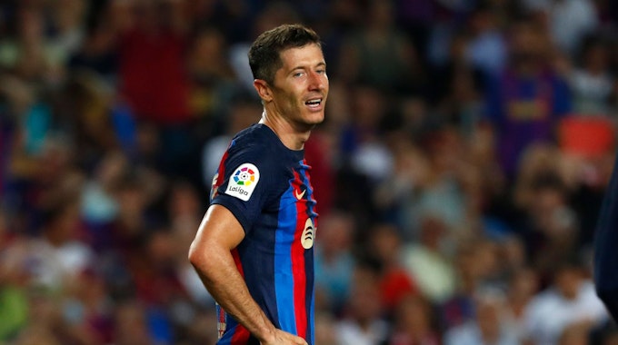 Robert Lewandowski hadert bei seinem Liga-Debüt für den FC Barcelona gegen Rayo Vallecano.