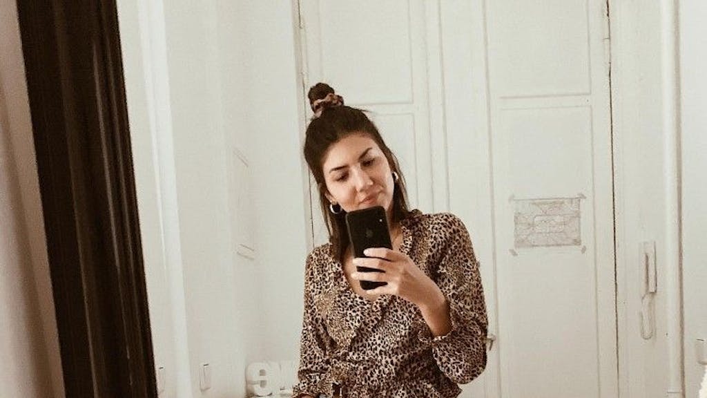Amira Tröger, hier auf einem Instagram-Selfie vom September 2019, ist ein wahres Promi-Lexikon.