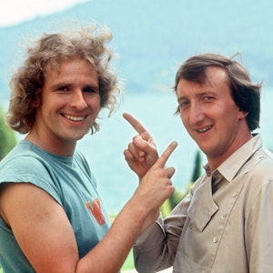 Thomas Gottschalk (l) und Mike Krüger während der Dreharbeiten am Wörthersee im Juni 1983 zum Kinofilm "Die Supernasen".
