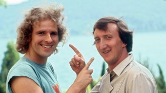 Thomas Gottschalk (l) und Mike Krüger während der Dreharbeiten am Wörthersee im Juni 1983 zum Kinofilm "Die Supernasen".