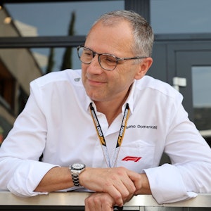 F1-Boss Stefano Domenicali schaut das Rennen in Monaco.