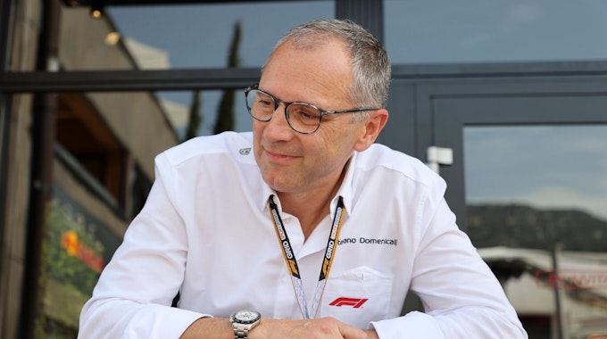F1-Boss Stefano Domenicali schaut das Rennen in Monaco.