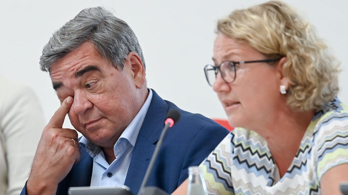 Hagen Brandstäter und Dorette König im Brandenburger Landtag