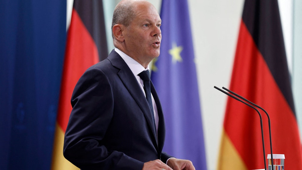 Olaf Scholz kündigte am 18. August in Berlin an, dass die Bundesregierung für einen befristeten Zeitraum einen niedrigeren Mehrwertsteuersatz auf Erdgas verlangen will.