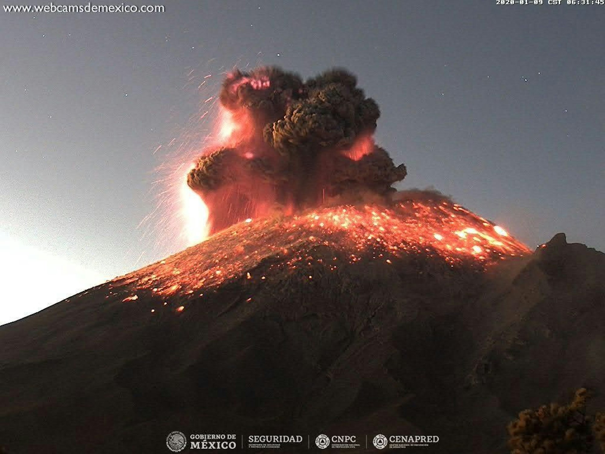 Eine 3 Kilometer hohe Aschewolke spie der Popocatepetl (Mexiko) bei einem seiner letzten Ausbrüche aus.