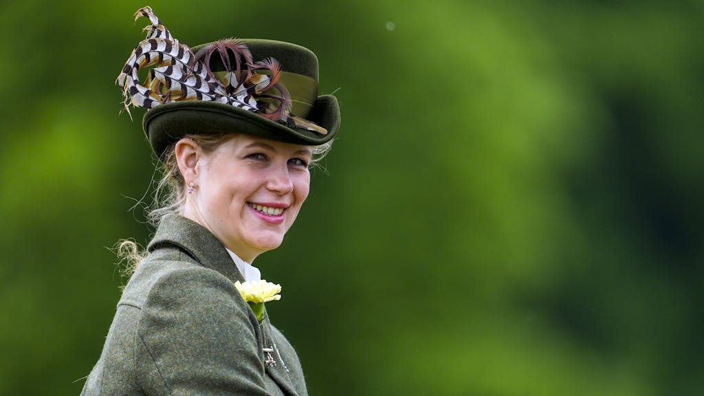 Queen-Enkelin Lady Louise, hier als Teilnehmerin der Royal Windsor Horse Show am 04.07.2021, jobbt im Gartencenter.