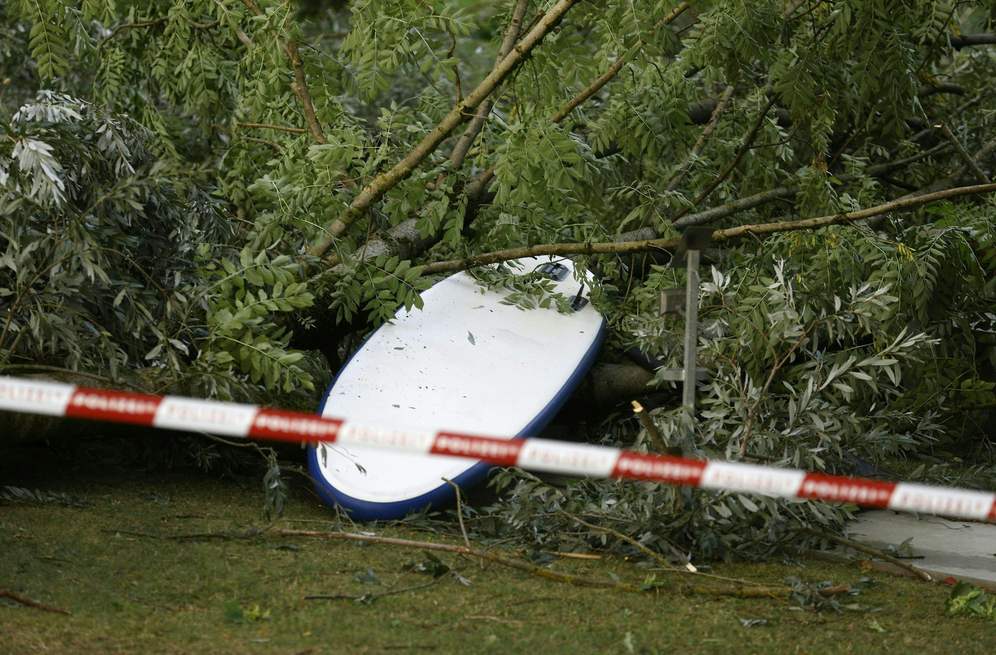 Bei einem schweren Unwetter am St. Andräer See im Lavanttal (Österreich) sind zwei Kinder von umstürzenden Bäumen erschlagen worden.