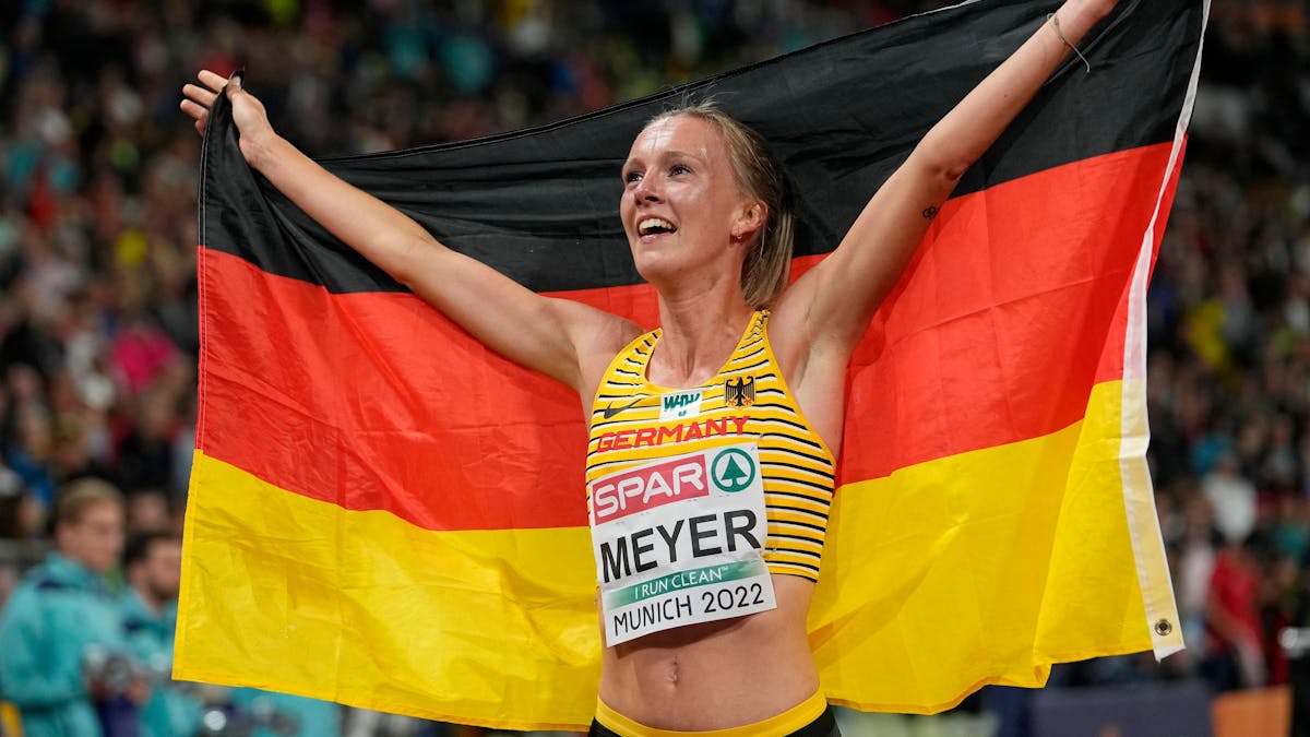 Lea Meyer holte Silber und feierte mit der deutschen Fahne in München.