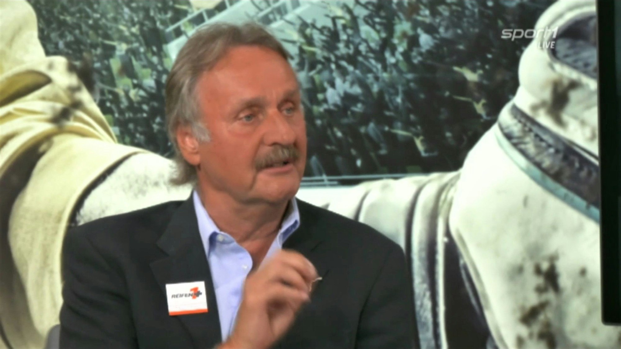 Peter Neururer spricht im Talk von Rudi Brückner auf Sport1 über den Videobeweis in der Bundesliga. 