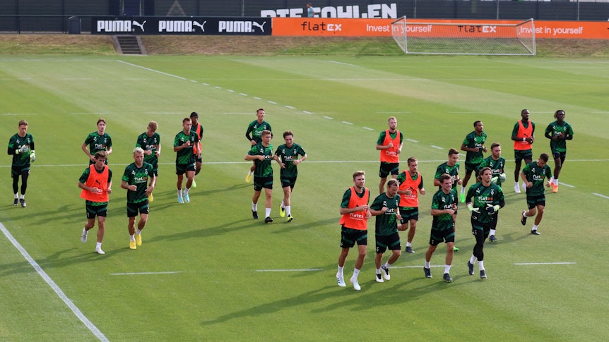 Das Team von Borussia Mönchengladbach beim Training am 16. August 2022 im Borussia-Park.