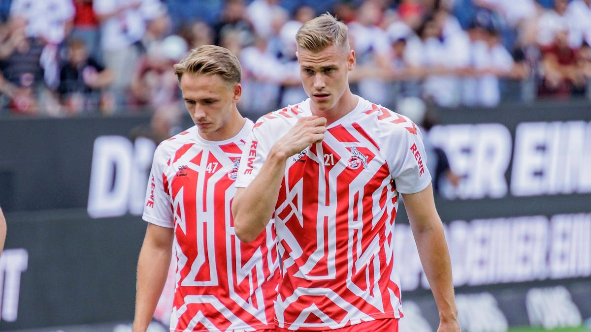 Mathias Olesen (l.) und Steffen Tigges vor dem FC-Spiel in Frankfurt am 21. August 2022. Beide standen erstmals in Steffen Baumgarts Bundesliga-Startelf.