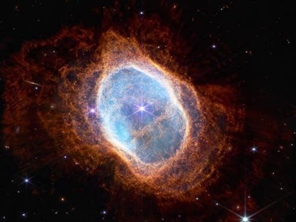 Erst vor wenigen Wochen wurden die ersten Bilder des James-Webb-Weltraumteleskops präsentiert: spektakuläre Aufnahmen von Wolken aus Sternenstaub und fernen Galaxien. Darunter auch der Südliche Ringnebel.