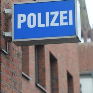 Mit einem besonderen Fall mussten sich die Beamten und Beamtinnen auf der Polizeiwache in Wanne-Eickel beschäftigen. Das Foto zeigt das Schild einer Polizeiwache.