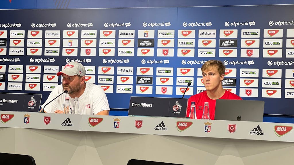 Steffen Baumgart und Timo Hübers bei der Pressekonferenz des 1. FC Köln