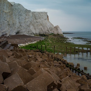 Ein Küstengebiet in Seaford (England). Die Umweltbehörde hat im gesamten Vereinigten Königreich Verschmutzungswarnungen herausgegeben, nachdem die jüngsten starken Regenfälle und Überschwemmungen die Wasserqualität beeinträchtigt haben.