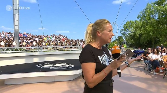 ZDF Fernsehgarten am 28.8.2022 Moderatorin Andrea Kiewel Screenshot zur Berichterstattung erstellt. Foto: ZDF