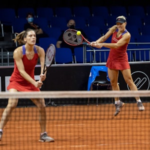 Angelique Kerber spielt ein Doppel mit Andrea Petkovic (l.)