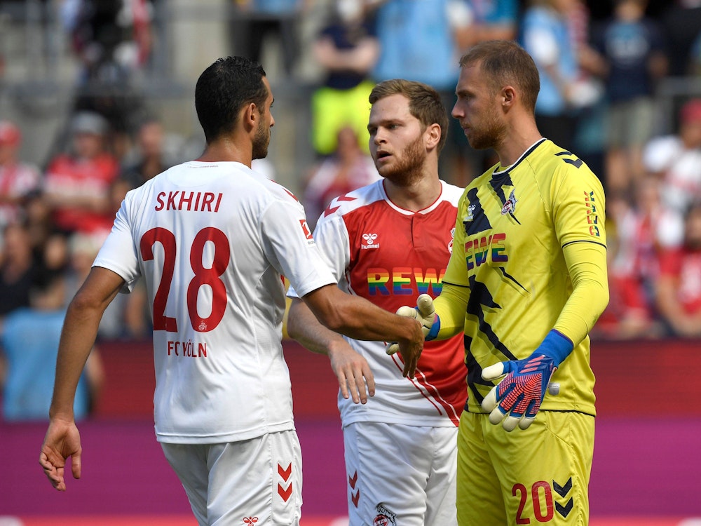 Marvin Schwäbe, Benno Schmitz und Ellyes Skhiri beim FC-Heimspiel gegen Stuttgart am 28. August 2022