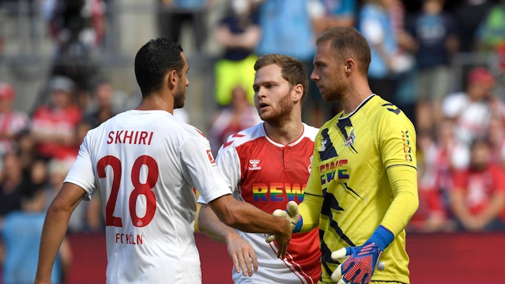 Marvin Schwäbe, Benno Schmitz und Ellyes Skhiri beim FC-Heimspiel gegen Stuttgart am 28. August 2022
