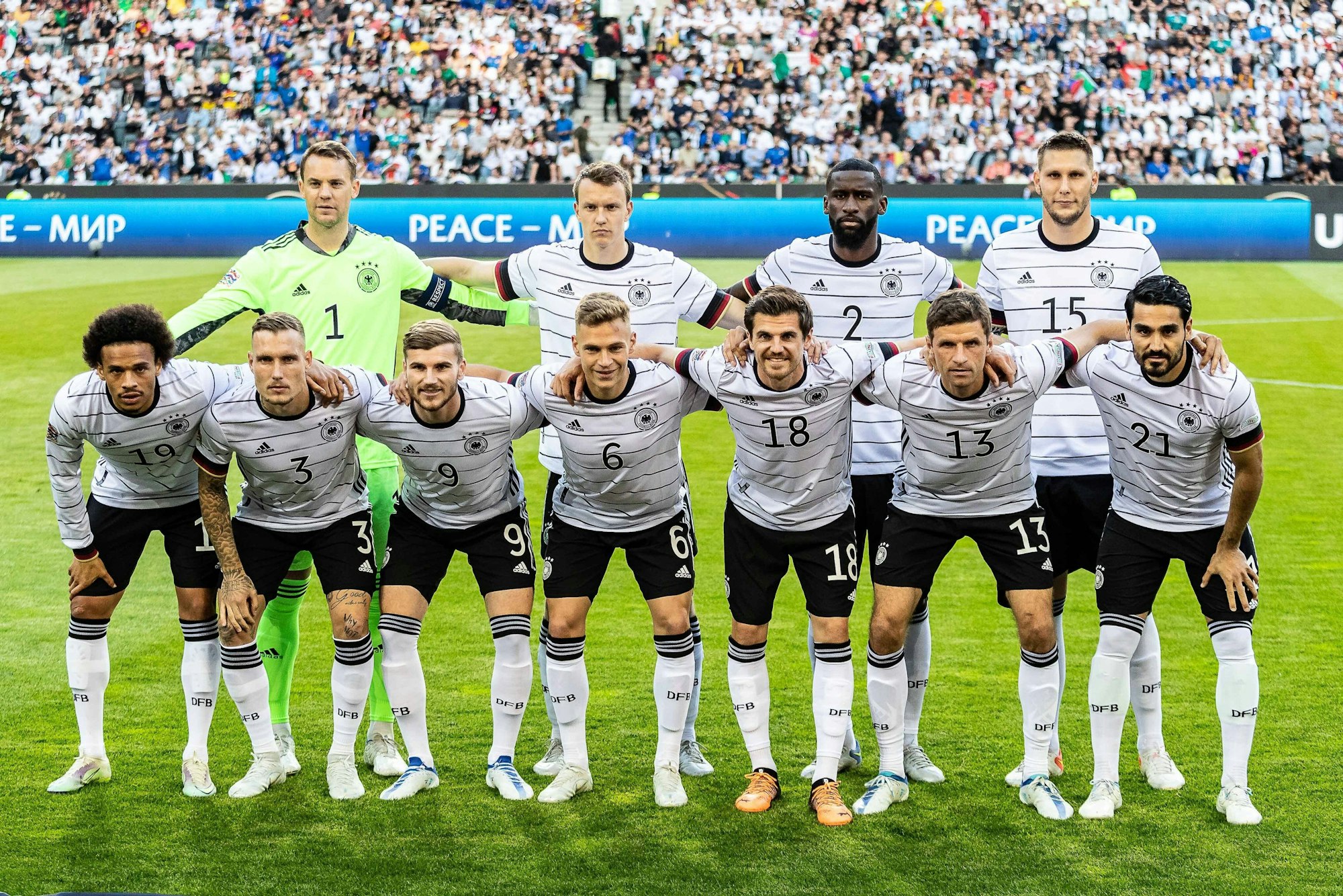 Die deutsche Fußball-Nationalmannschaft posiert für das Mannschaftsfoto vor dem Nations-League-Spiel gegen Italien
