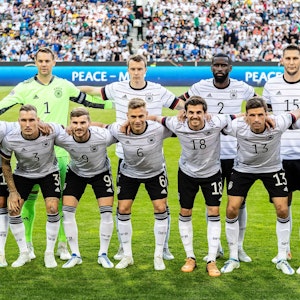 Die deutsche Fußball-Nationalmannschaft posiert für das Mannschaftsfoto vor dem Nations-League-Spiel gegen Italien