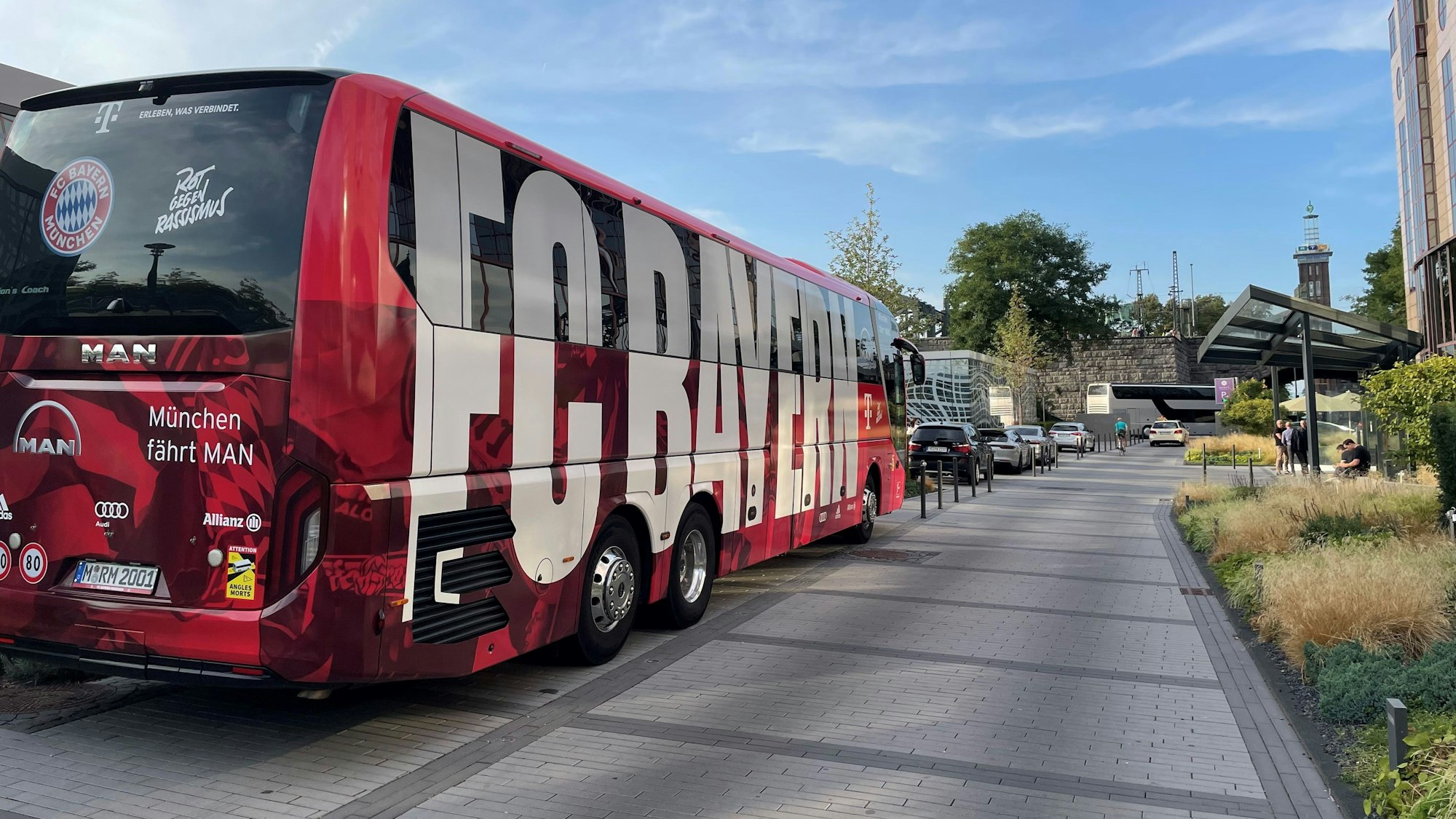 Der Mannschaftsbus des FC Bayern in Köln.