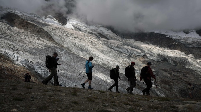Auf dem Gletscher machten die Bergsteiger einen grausigen Fund. Hier ein Symbolfoto von einem Gletscher in den Schweizer Alpen.