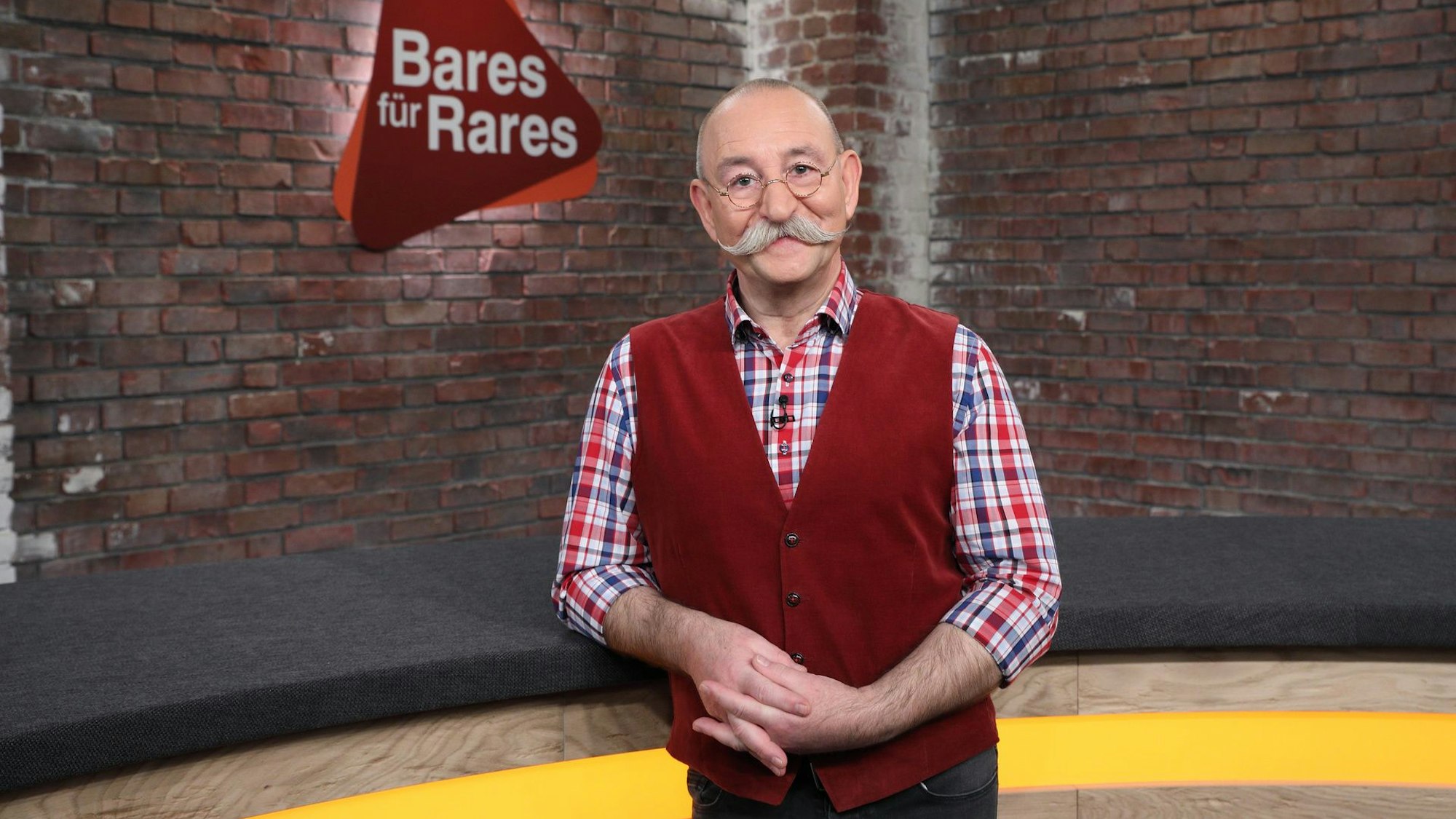 Horst Lichter, Moderator der ZDF-Show „Bares für Rares“, bestaunte die schönen Werbeaufsteller.